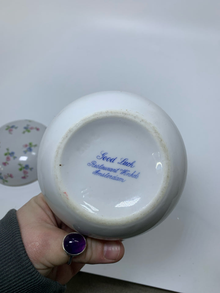 CIRCLE TRINKET BOX W/ SMALL FLORAL DETAILS SILVER RIM.