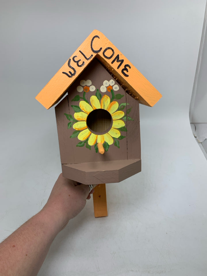 ORANGE/BROWN WOOD BIRD HOUSE.