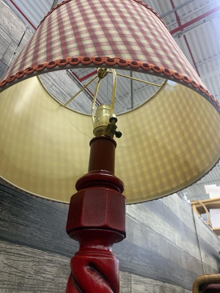 RED W CHECKERED SHADE LAMP.