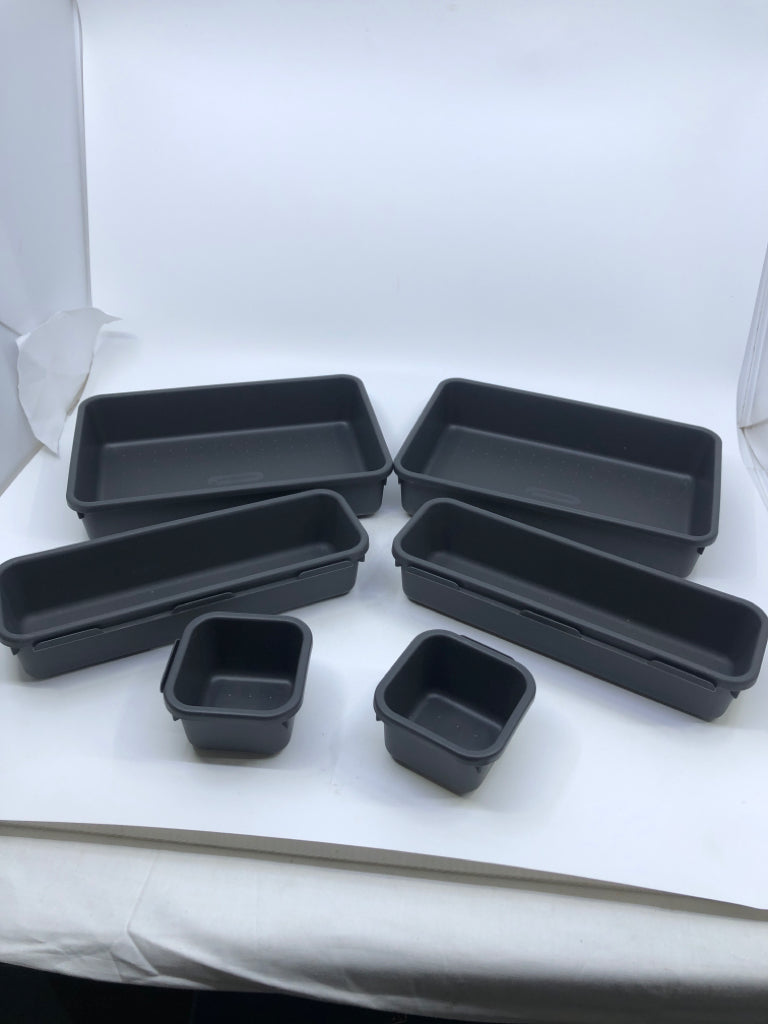 6 PC GREY PLASTIC DRAWER ORGANIZER.