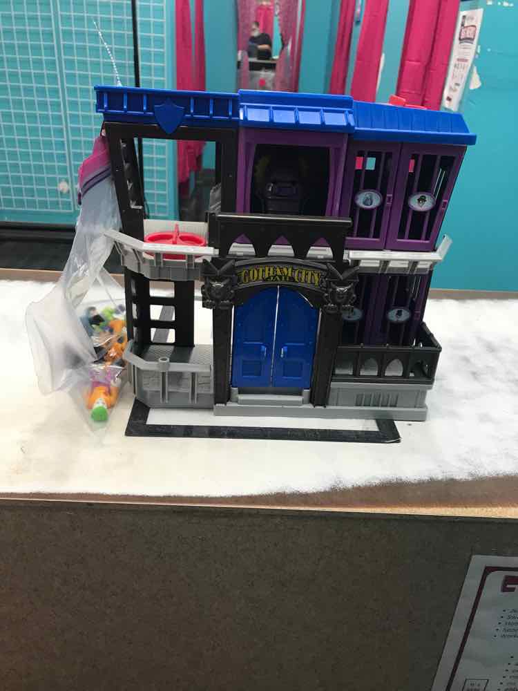 Gotham City Jail (with accessories)