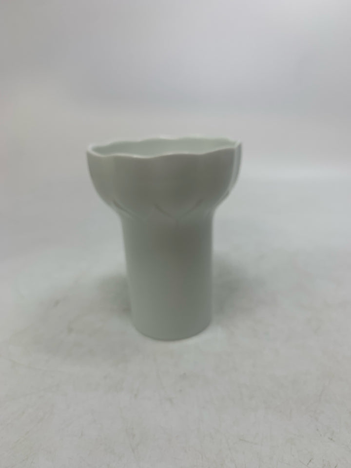 BUD VASE W/ WIDE NECK SCALLOP EDGE.