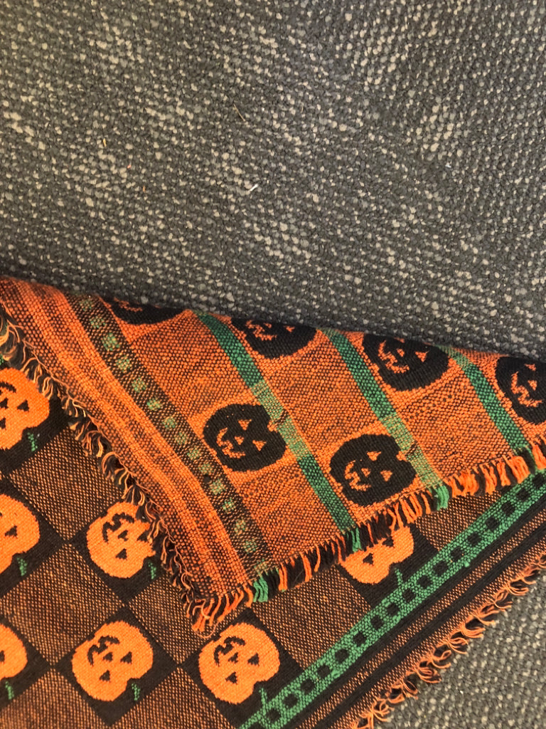 CHECKER PATTERN PUMPKIN TABLE RUNNER.