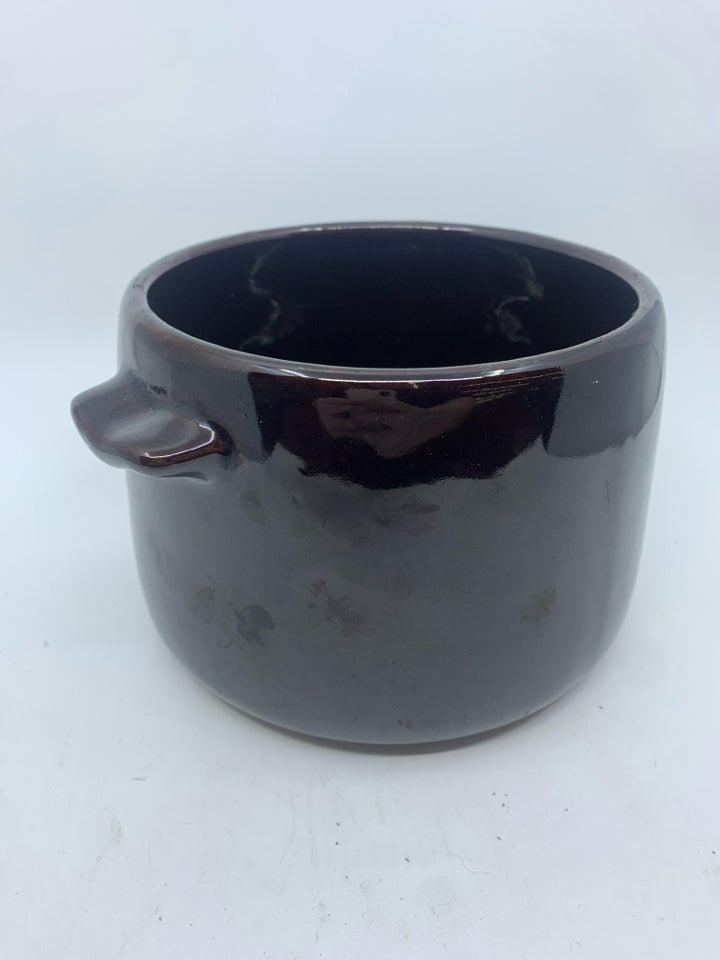 VTG BROWN BEAN POT W LID.