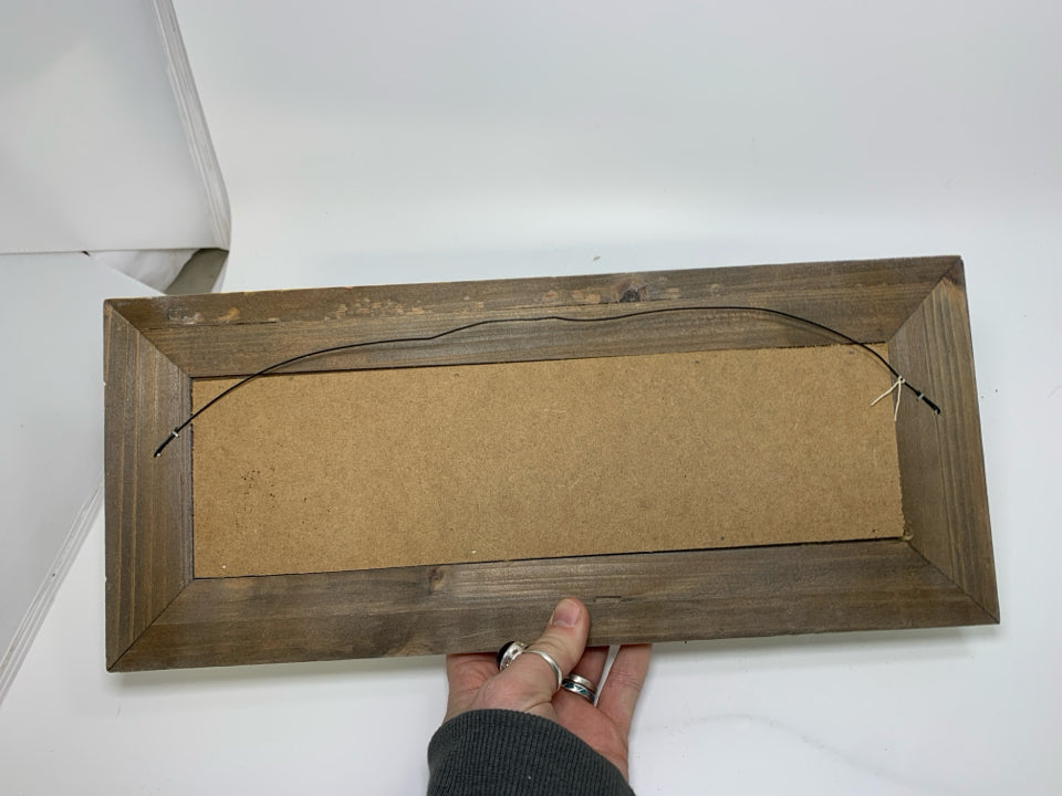 DISTRESSED CREAM FRAME BURLAP "MARKET FRESH" WALL HANGING.