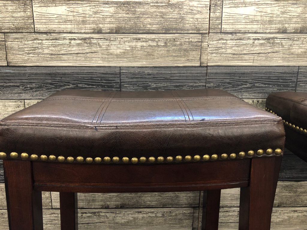 2 LEATHER SEAT WOODEN BENCH BAR STOOLS.