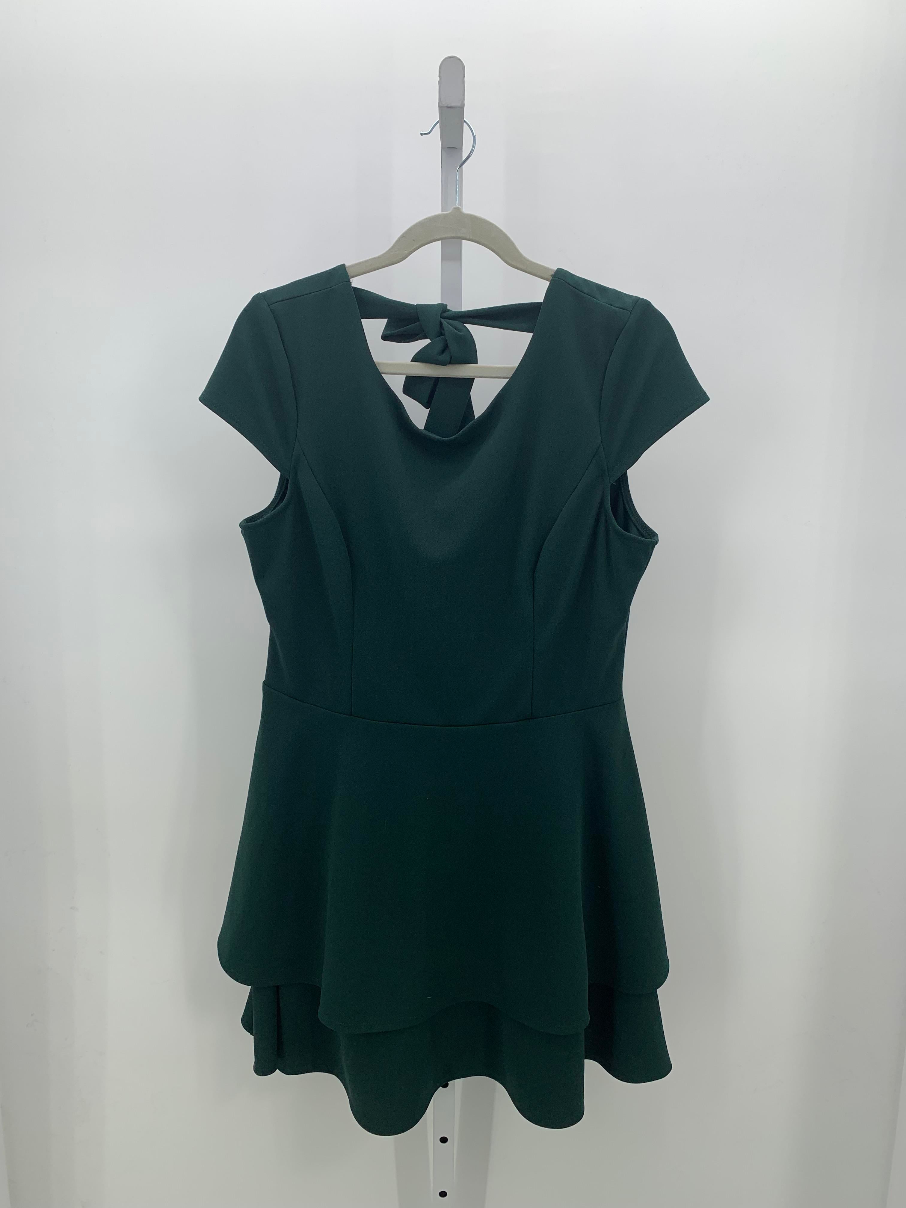 B. Darlin Size 13/14 Juniors Short Sleeve Dress