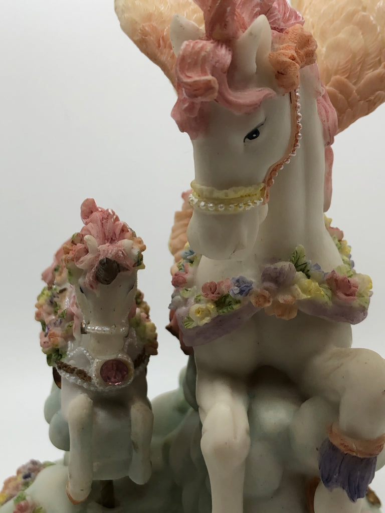 UNICORN/PEGASUS CERAMIC MUSIC BOX.