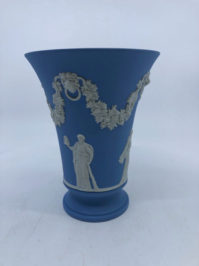 VTG BLUE EMBOSSED WEDGWOOD JASPERWARE FLARED VASE.