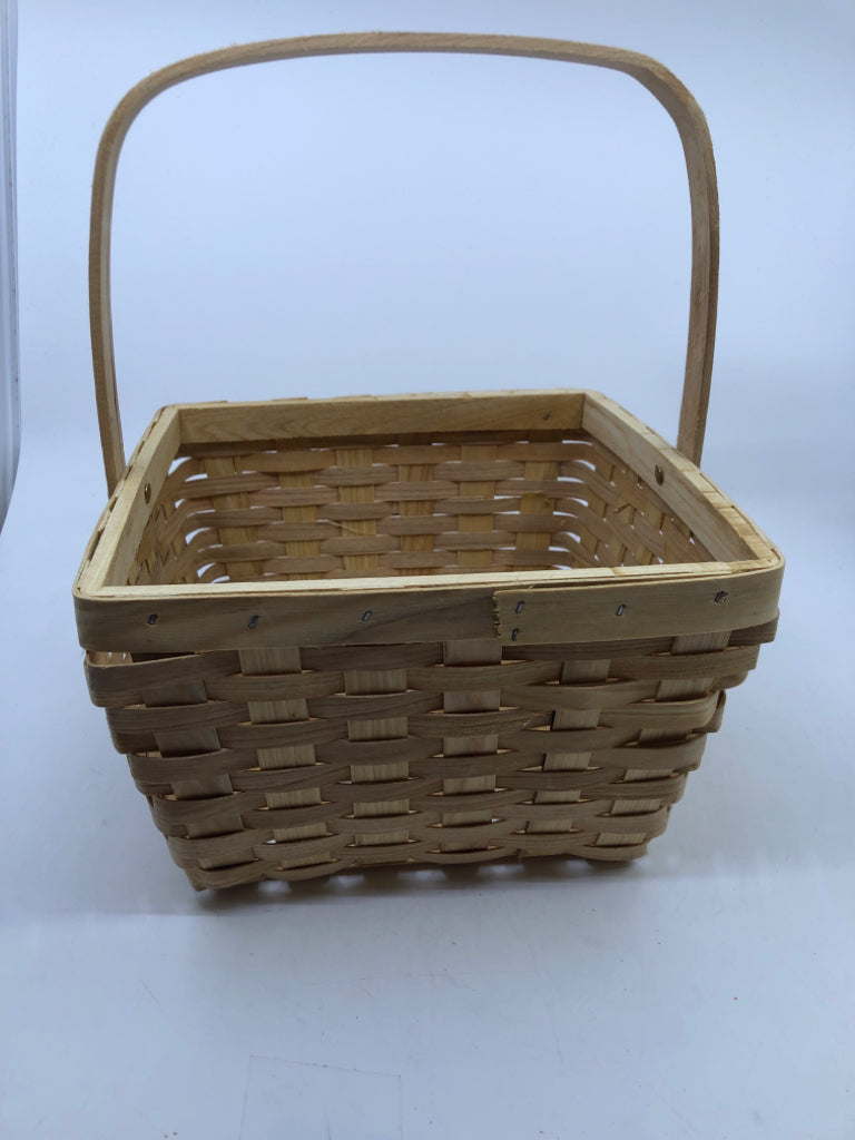 SQUARE WOVEN BASKET W SWING HANDLE.