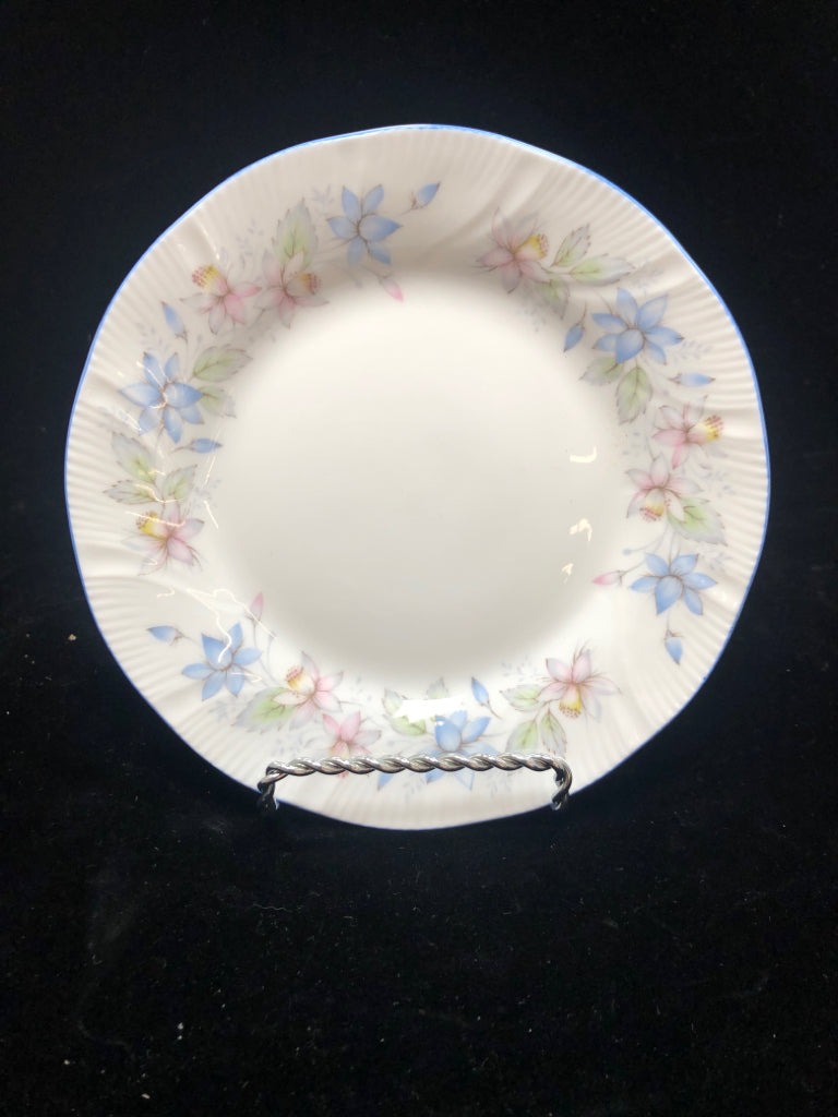 19PC VTG BLUE FLORAL TEA SET SRV FOR 6.