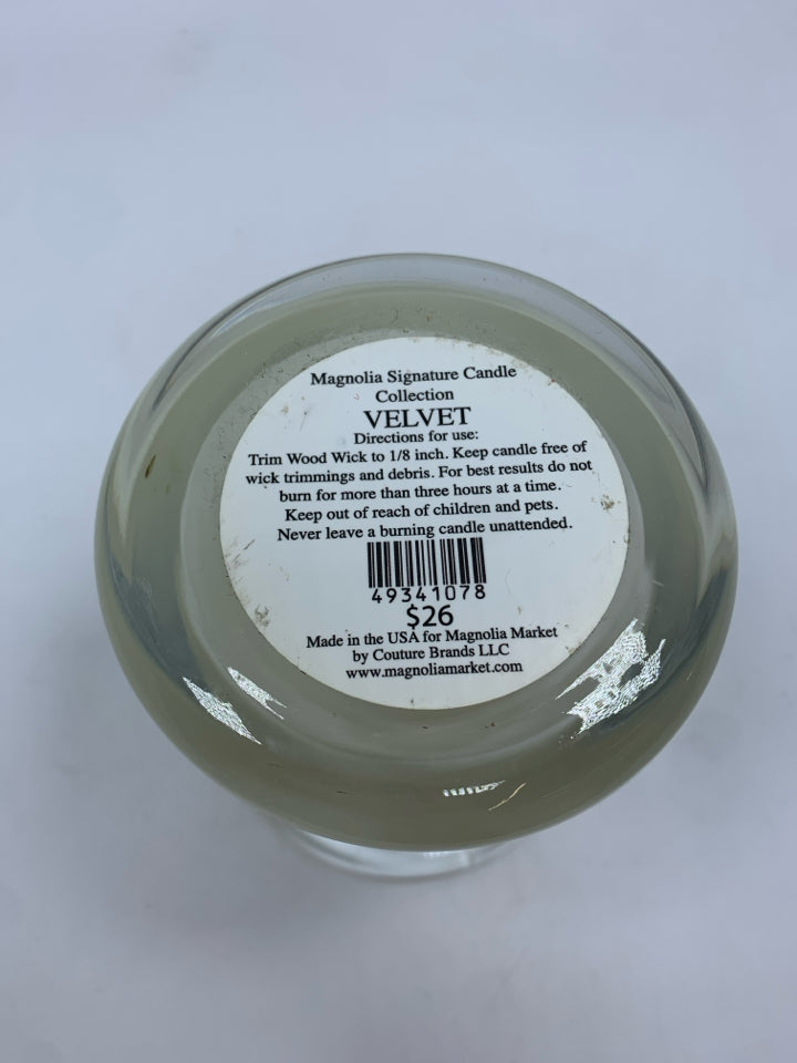 MAGNOLIA SIGNATURE VELVET CANDLE.