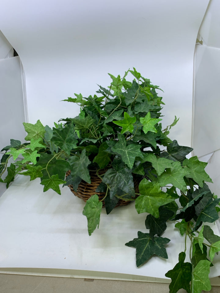 DARK WOVEN PLANTER W/ FAUX HANGING IVY.