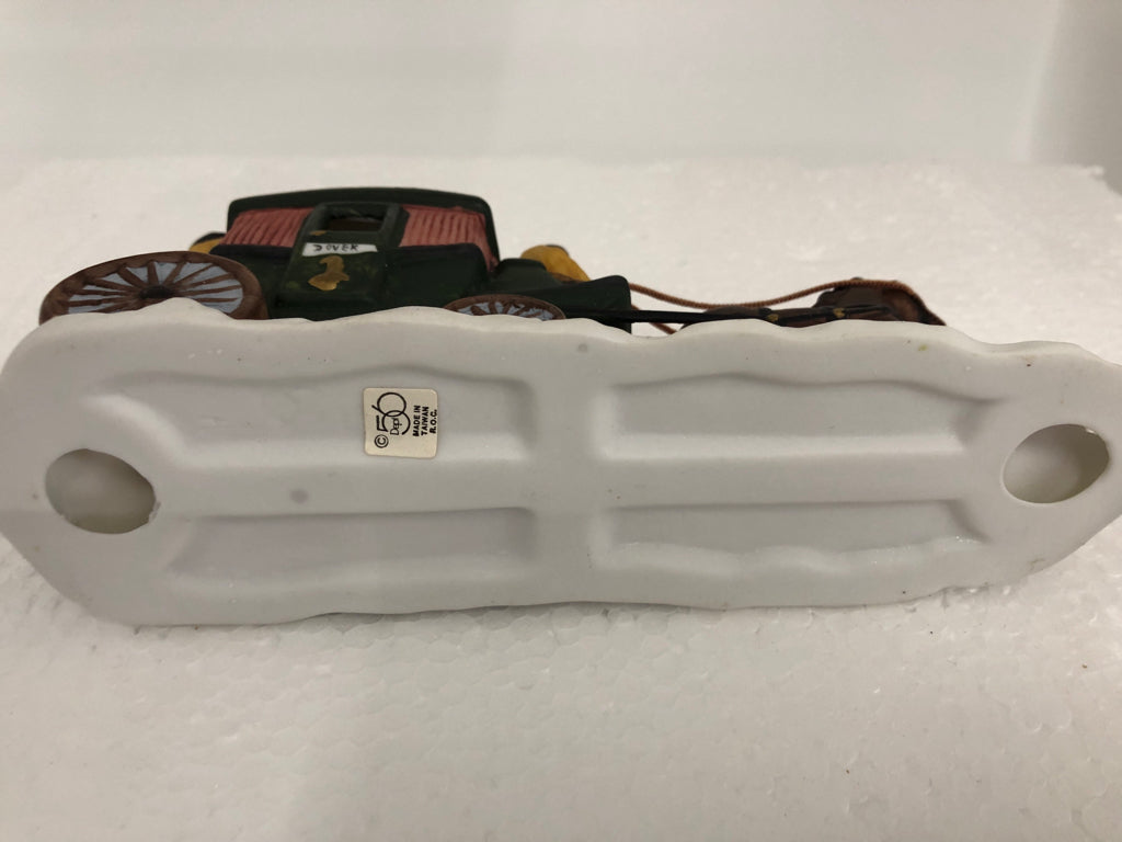 VILLAGE ACCESSORIES CERAMIC HORSE/BUGGY- DEPT 56.
