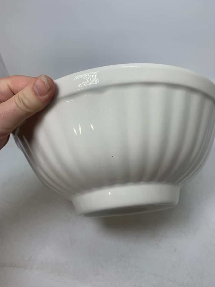 VTG COLORFUL STRIPED PASTA SERVING BOWL RIBBED MADE IN ITALY.