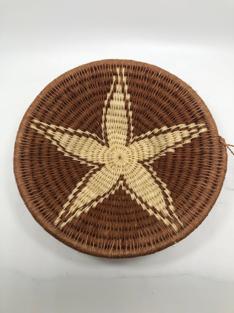 BROWN STAR WOVEN WALL-HANGING BASKET.