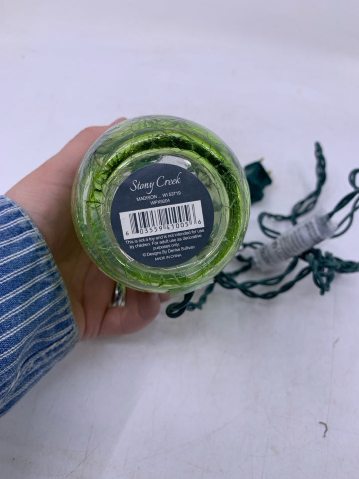 SMALL PINECONES LIGHT.