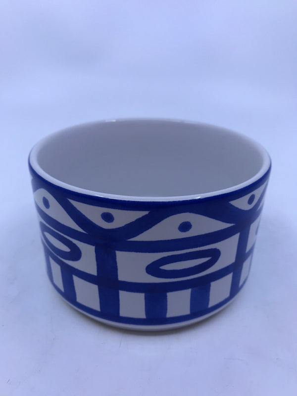 SMALL BLUE AND WHITE PATTERNED DANKS BOWL.