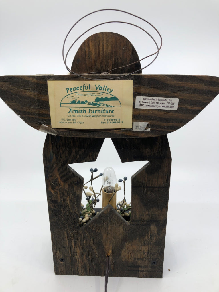 PEACEFULLY VALLEY AMISH FURNITURE WOOD ANGEL W/ CANDLE PIP BERRIES.