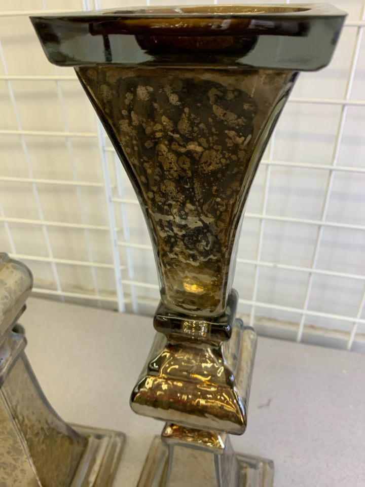 2 GOLD IRIDESCENT GLASS CANDLE HOLDER.