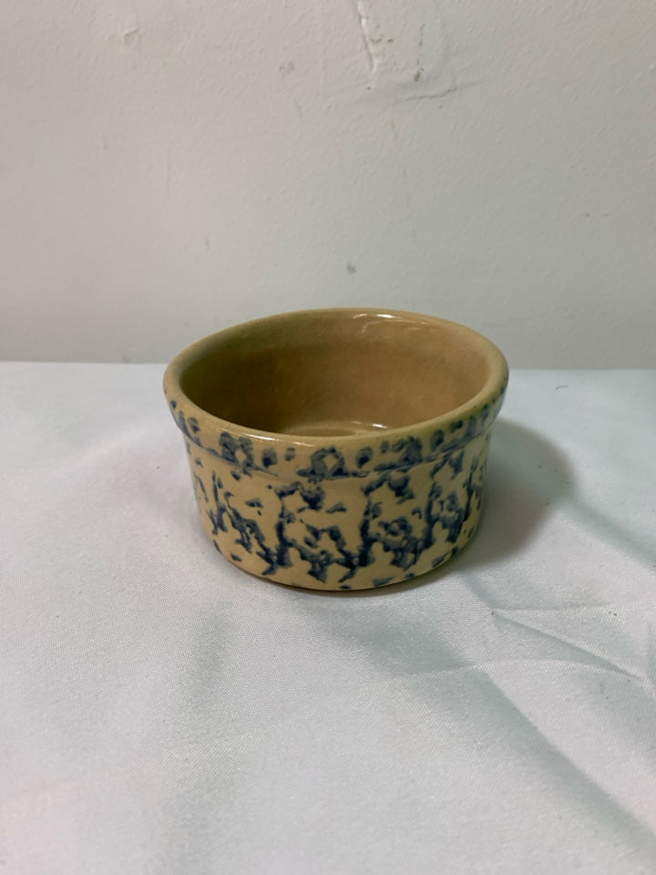 SMALL BLUE SPONGE BOWL.