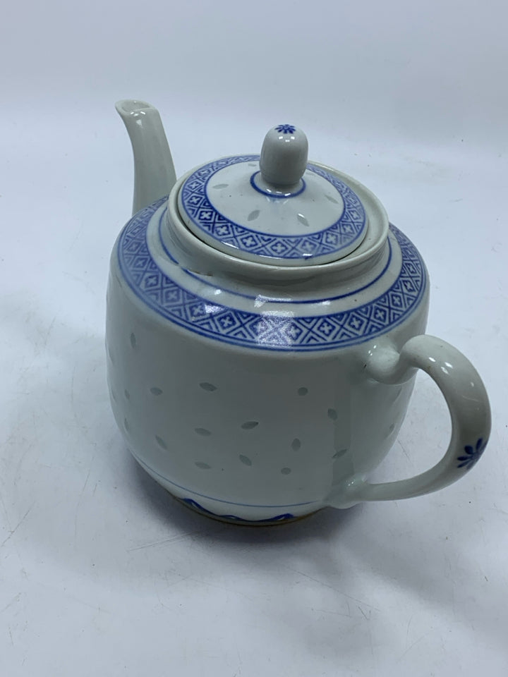 BLUE/WHITE ASIAN TEAPOT.