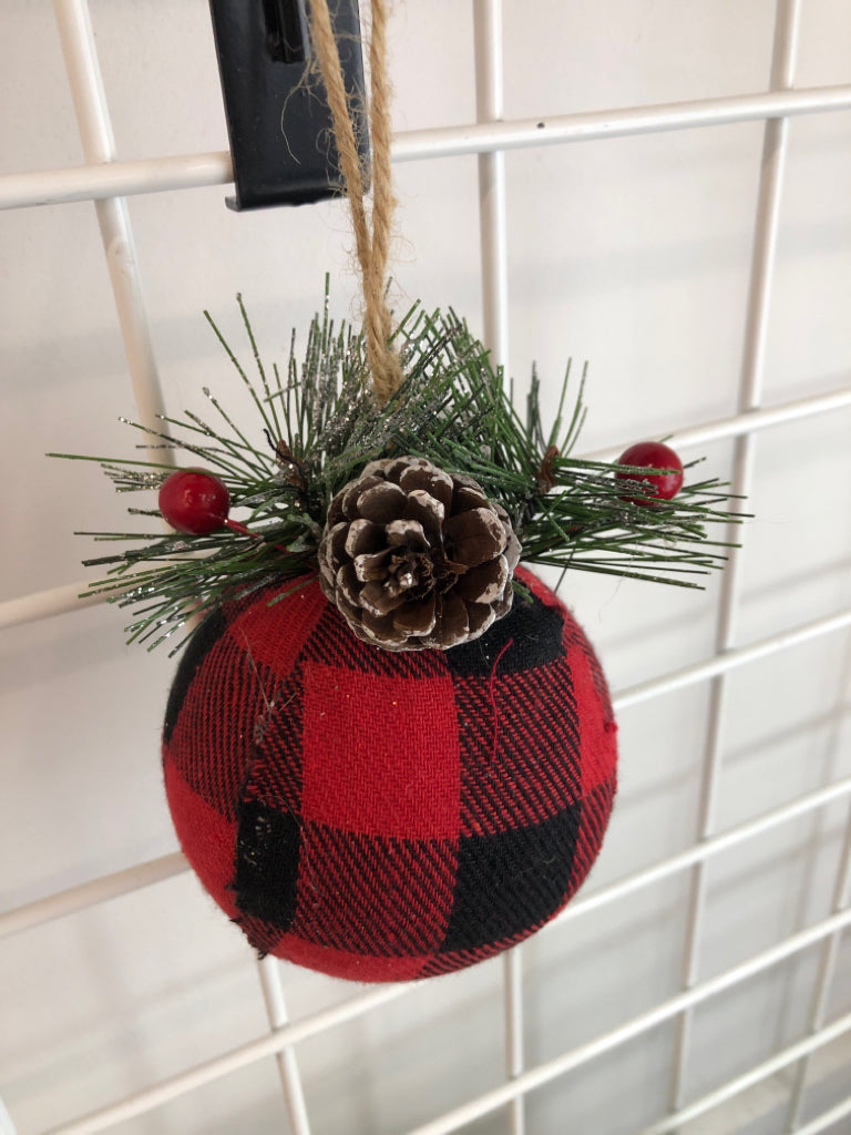 4 PLAID SPHERICAL PINECONE ORNAMENTS.