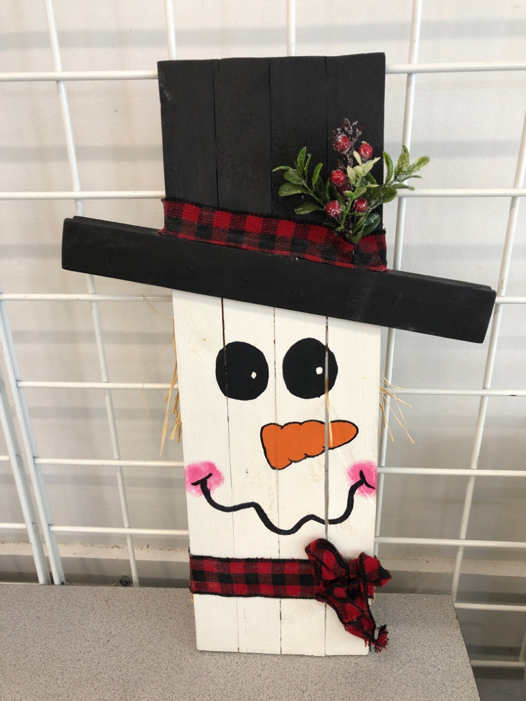 DOUBLE-SIDED SNOWMAN/SCARECROW DECOR.