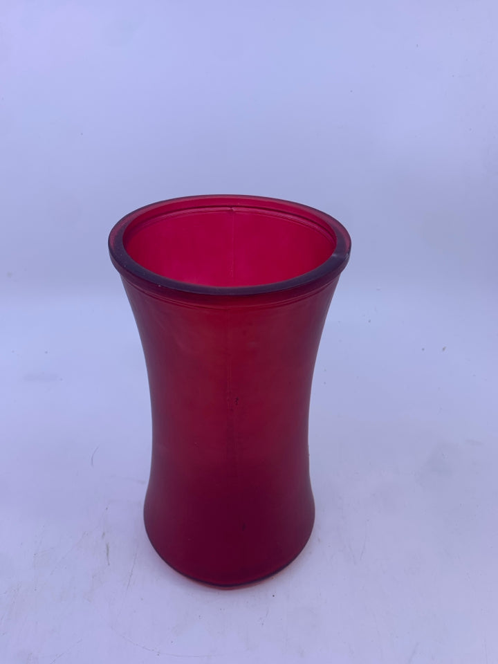 RED FROSTED HOUR GLASS SHAPED VASE.