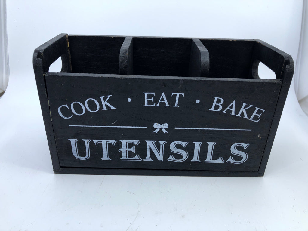 BLACK WOOD UTENSIL HOLDER.