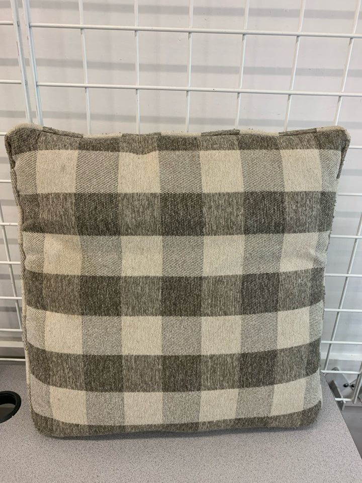 GREY PLAID ACCENT PILLOW.