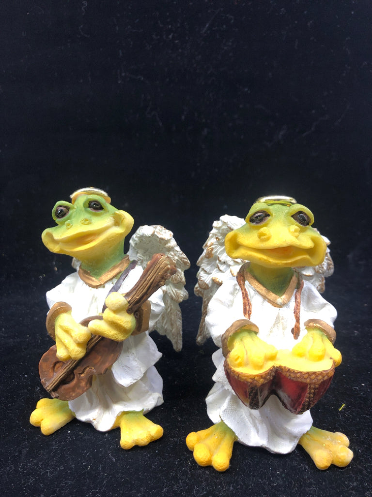 2 RESIN FROG ANGELS PLAYING INSTRUMENTS.