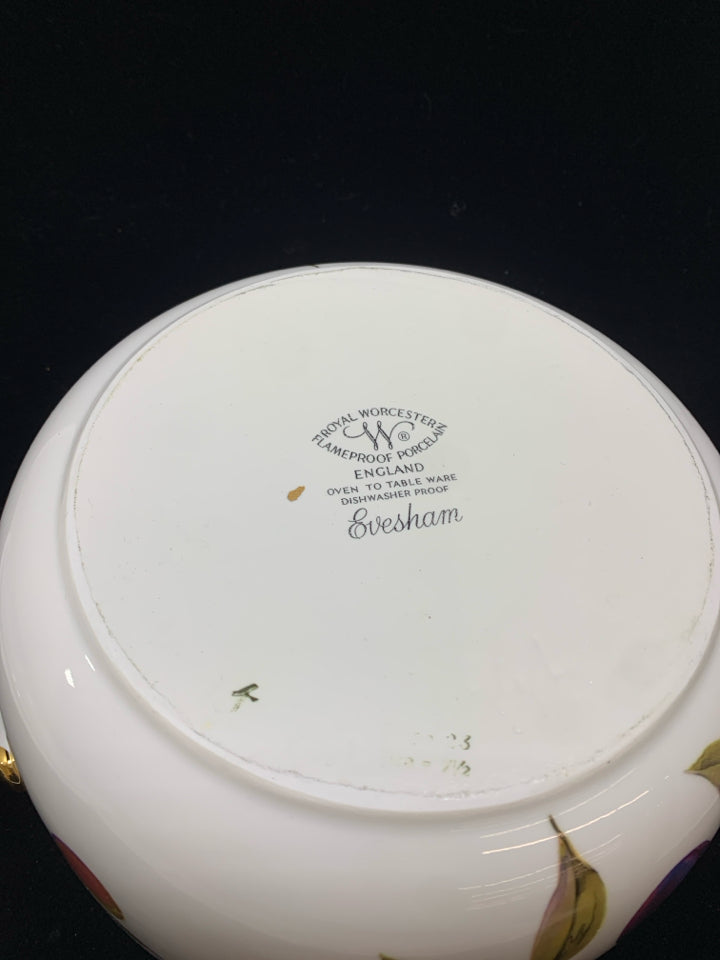 FRUIT DESIGN ROUND COVERED CASSEROLE DISH.