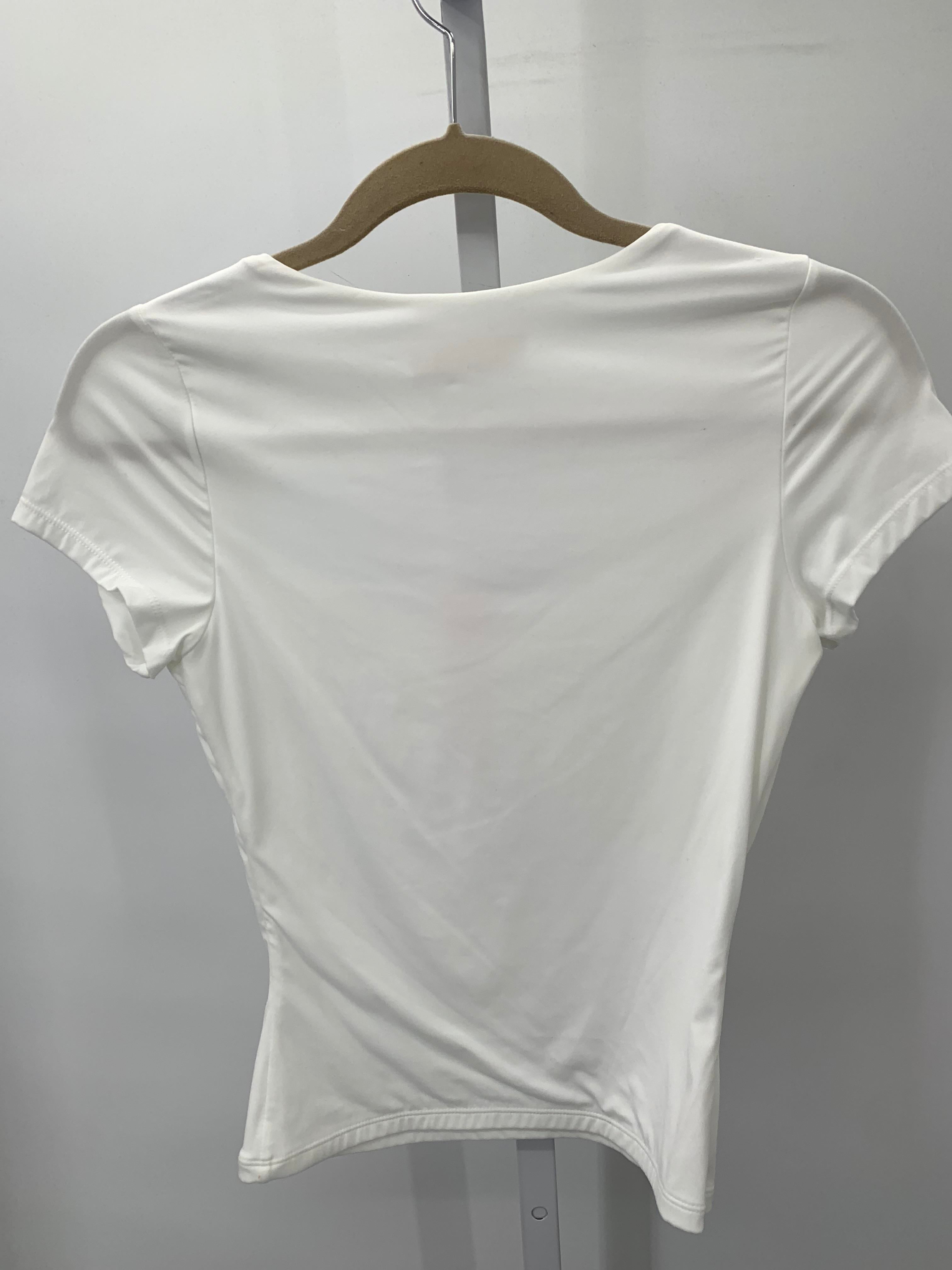 Size Medium Juniors Short Sleeve Shirt