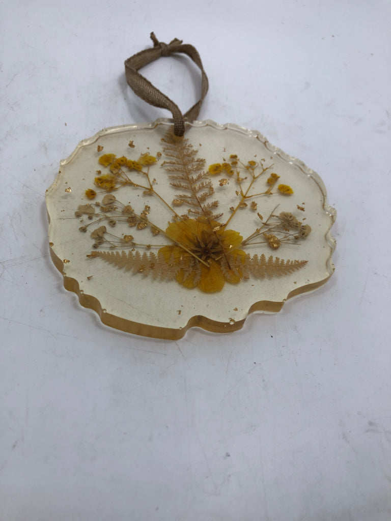 YELLOW FLORAL RESIN HANGING.