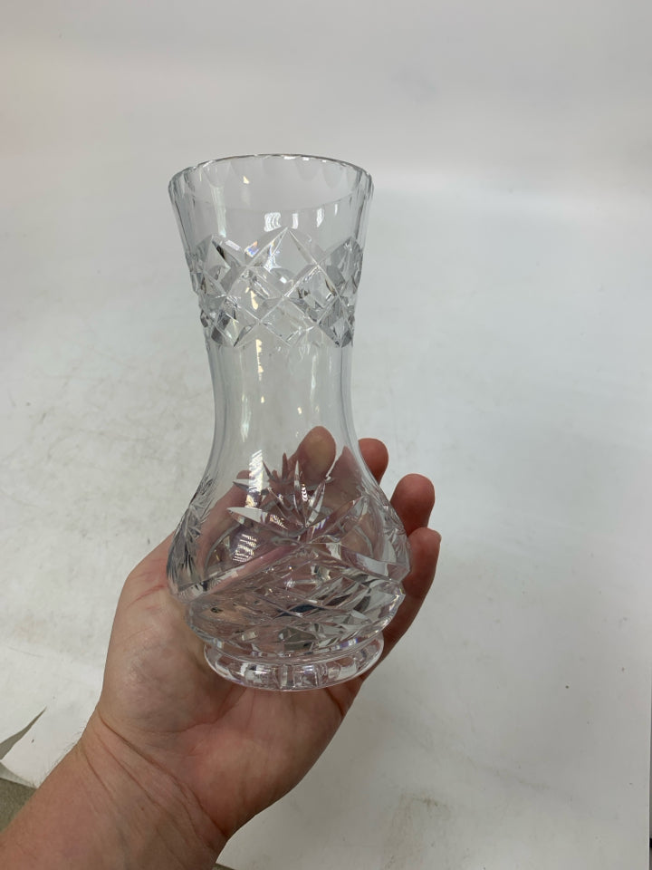HEAVY BOTTOM DIAMOND PATTERN NECK CRYSTAL VASE.