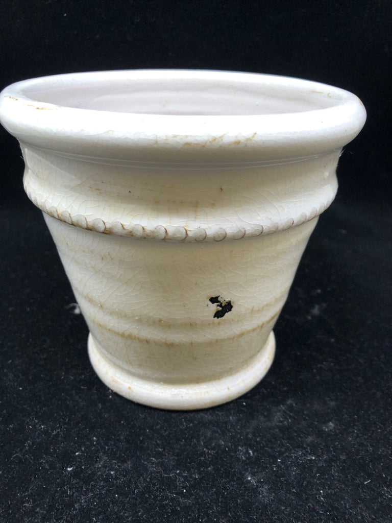 DISTRESSED WHITE PLANTER.