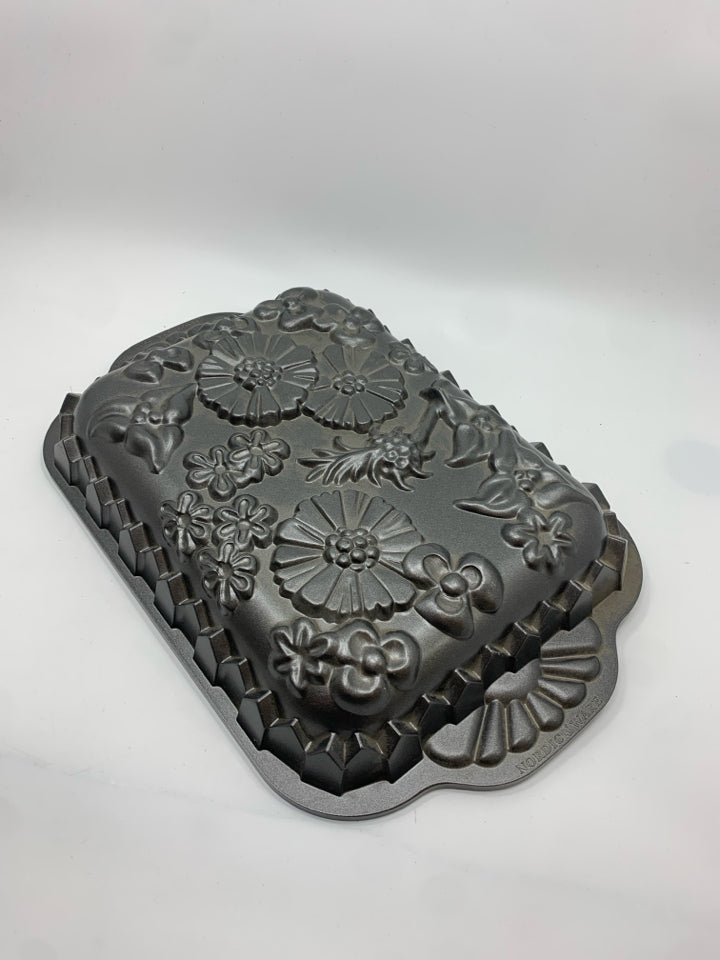 SPRING FLORALS CAKE PAN.