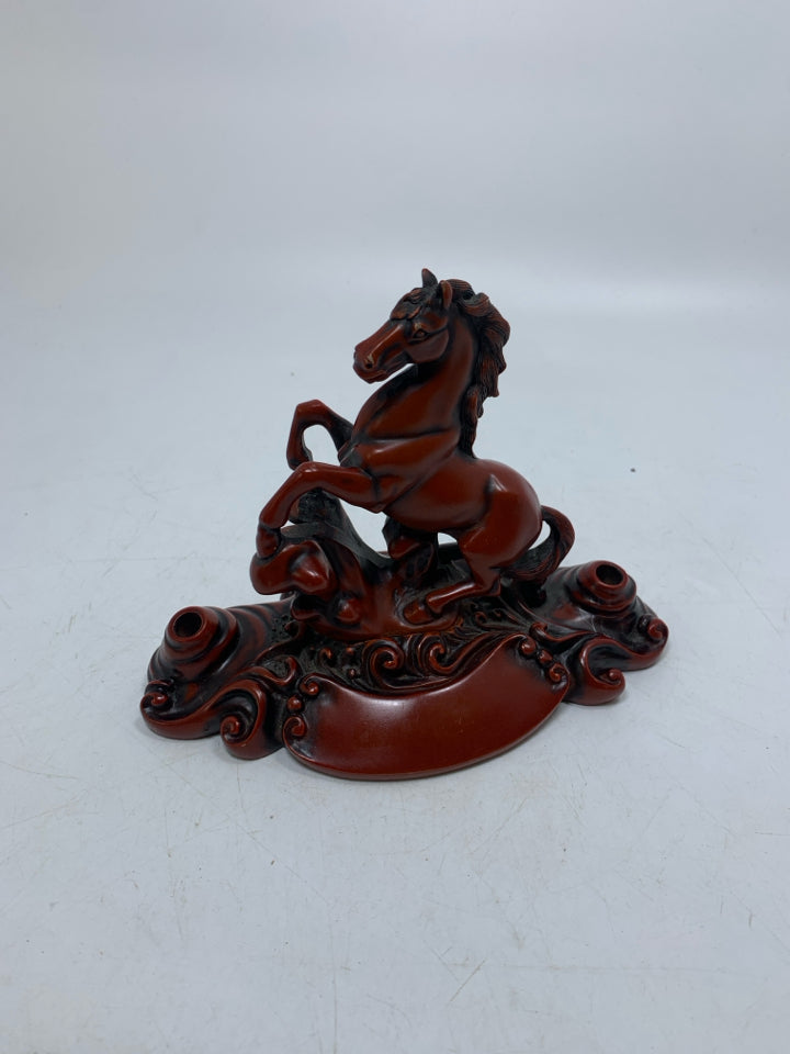 VTG RESIN REARING HORSE DOUBLE PEN HOLDER.