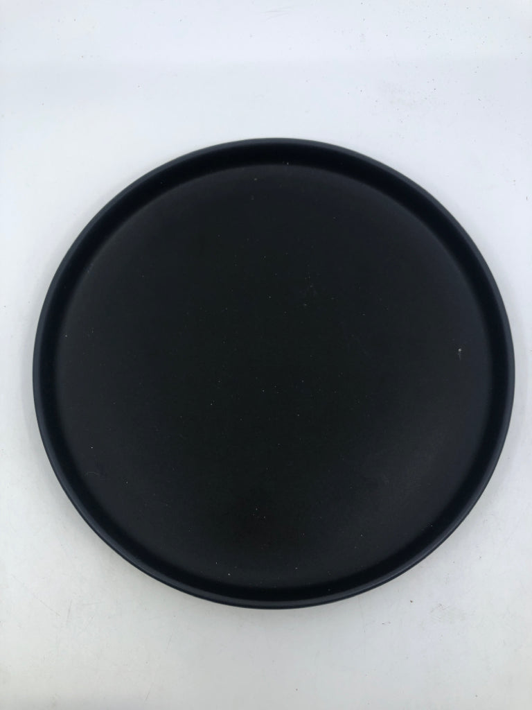 16PC BLACK MATTE SERVICE FOR 4- 4 DINNER PLATES, 4 LUNCH PLATES, 4 BOWLS, 4 SMAL