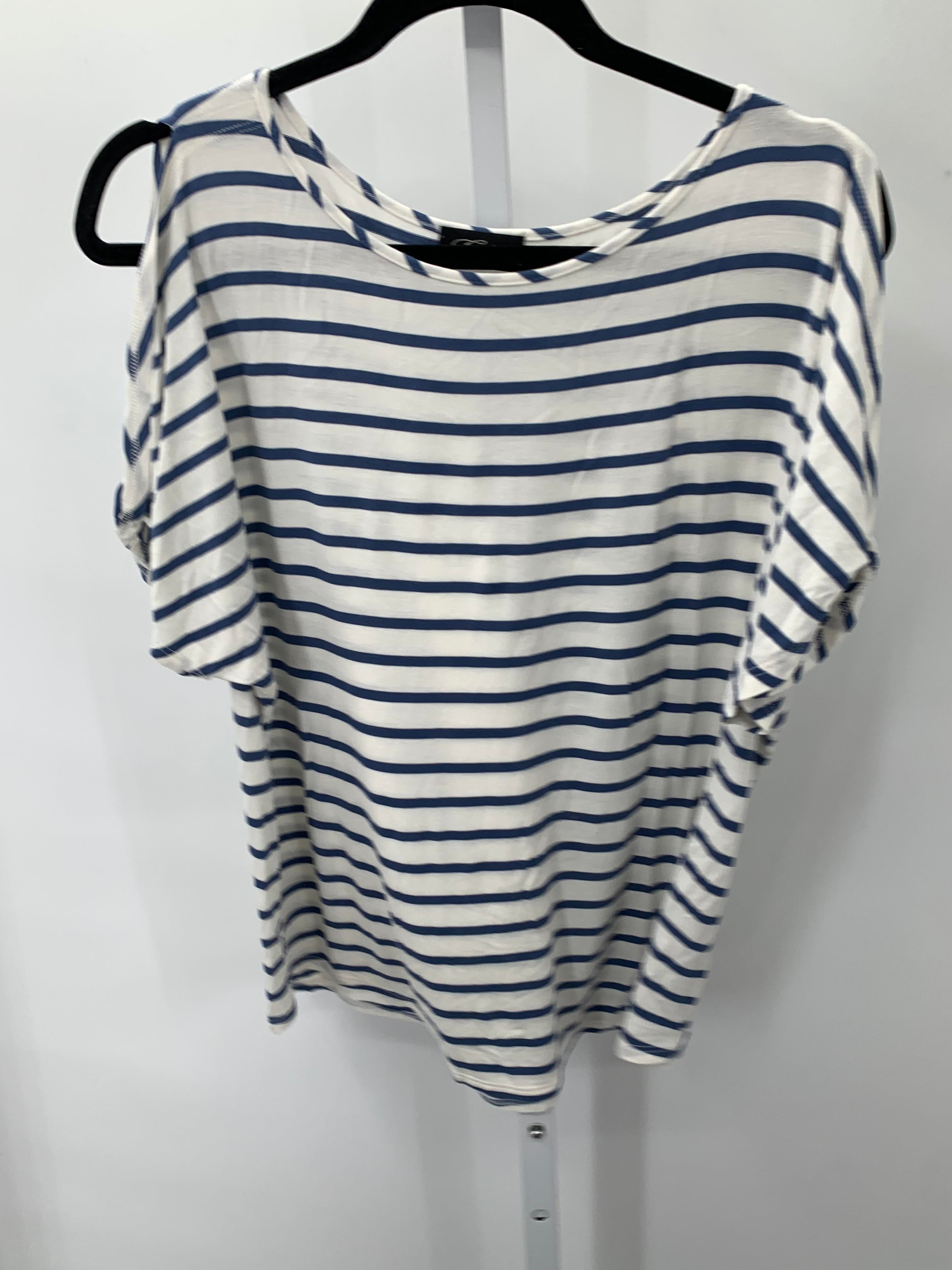 Size Medium Misses Short Sleeve Shirt
