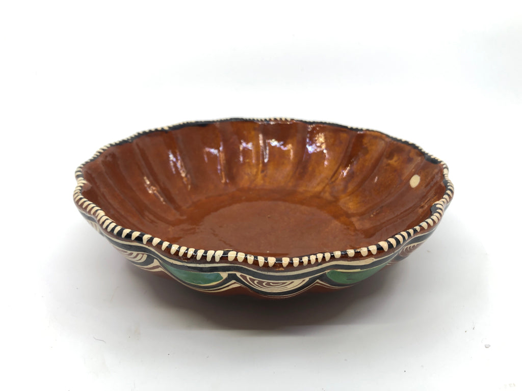 RED SCALLOP EGE POTTERY GLAZED BOWL.