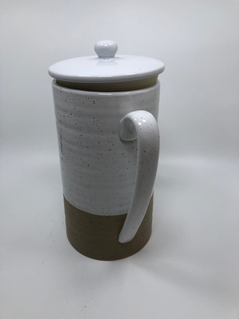 CREAM/TAN SPECKLED PITCHER W/LID.