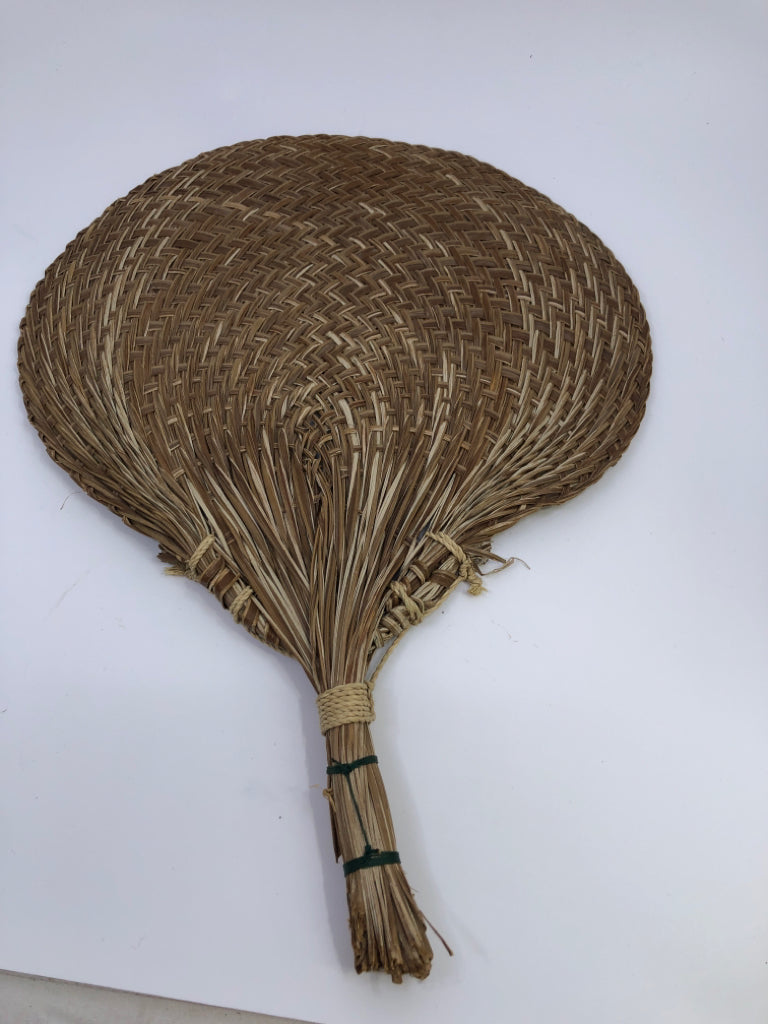 VTG WOVEN HAND FAN W/GREEN TIES.