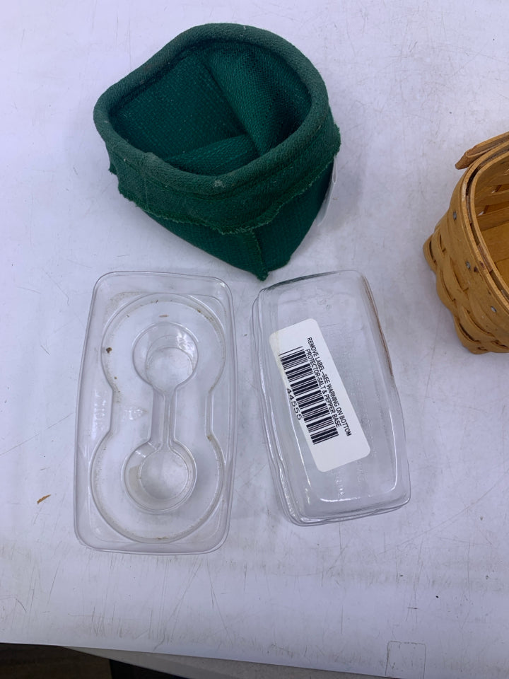 2001 SALT/PEPPER BASKET PLASTIC PROTECTOR/INSERT & GREEN LINER.