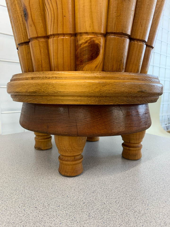 VTG STYLE FOOTED WOODEN PLANTER.