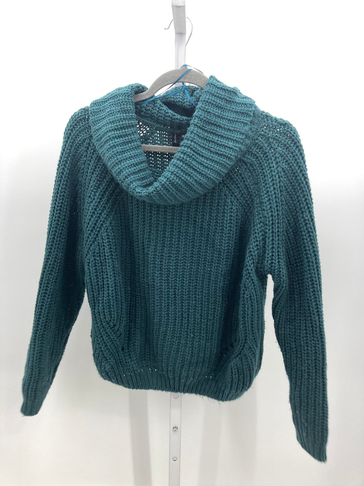 moon & madison Size Medium Juniors Long Sleeve Sweater