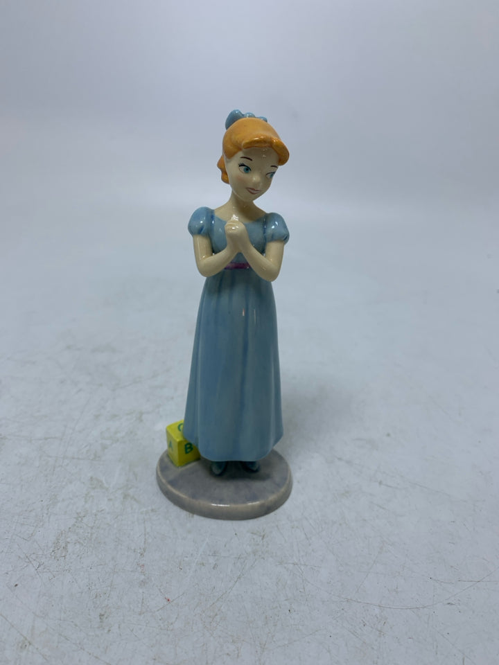 VTG DISNEY SHOWCASE PETER PAN "WENDY" FIGURINE 2002.