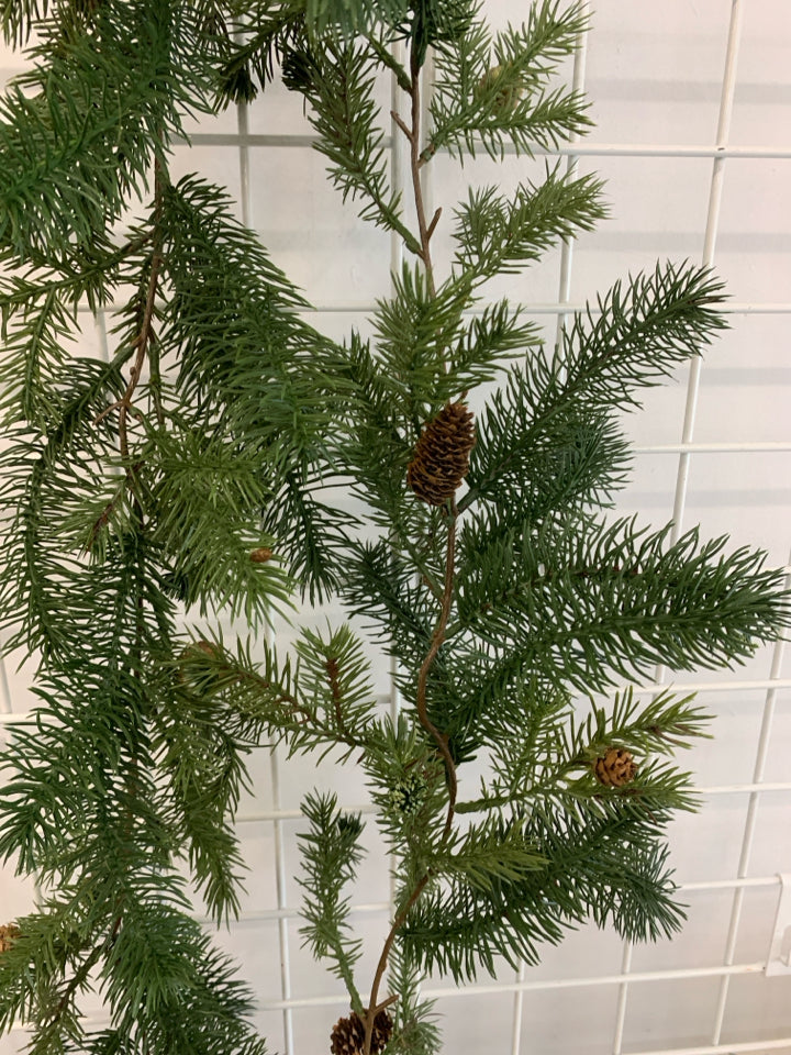 EVERGREEN GARLAND W/PINECONES.
