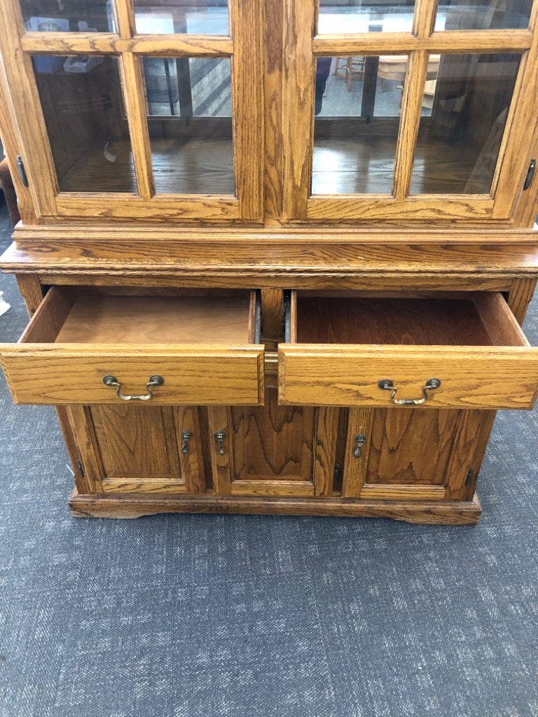 LARGE OAK WOOD 2PC HUTCH W GLASS DOORS.